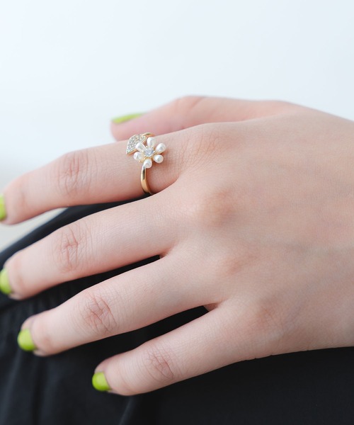 yu-ka（ユーカ）の「YU-KA:CZフラワーパールオープンリング（リング・レディース・ゴールド・FREE）」の2枚目の写真