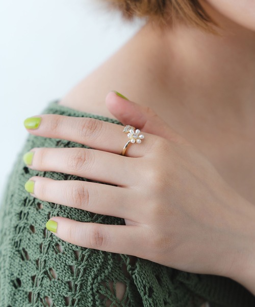 yu-ka（ユーカ）の「YU-KA:CZフラワーパールオープンリング（リング・レディース・ゴールド・FREE）」の5枚目の写真