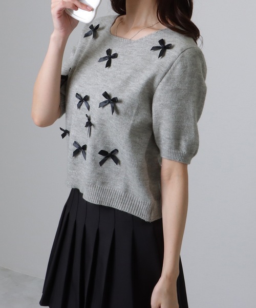 Lace Ladies(レースレディース)の「メニーリボン コンパクト 半袖 ニット プルオーバー(ニット/セーター・レディース・アイボリー/ブルー/グレー/ピンク・FREE)」の3枚目の写真