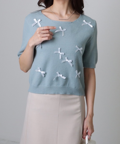 Lace Ladies(レースレディース)の「メニーリボン コンパクト 半袖 ニット プルオーバー(ニット/セーター・レディース・アイボリー/ブルー/グレー/ピンク・FREE)」の1枚目の写真