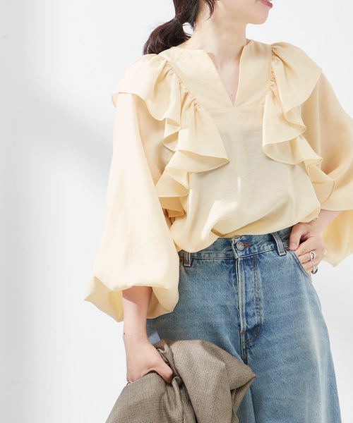 journal standard L'essage（ジャーナルスタンダードレサージュ）の「シアータンブラーフリルブラウス（シャツ/ブラウス・レディース・ブラック/ベージュ系その他・FREE）」の2枚目の写真