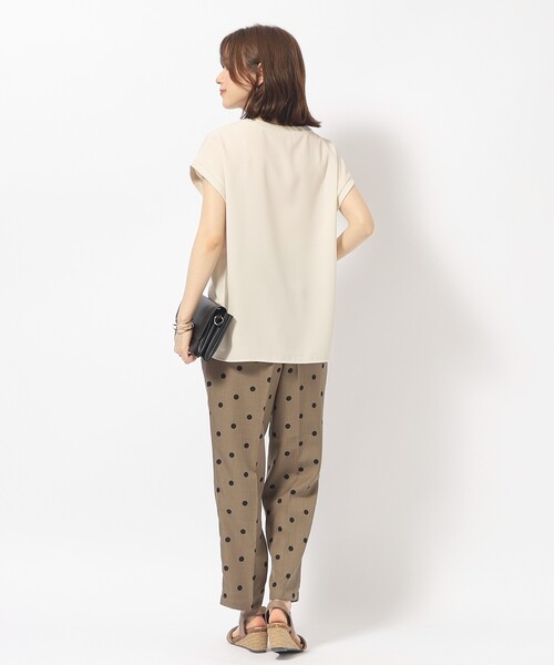 DRESKIP(ドレスキップ)の「◆大人のフェミニンカジュアルに シアージョーゼットロゴTシャツ(Tシャツ/カットソー・レディース・ライトベージュ/オフホワイト/ブルー/チャコールグレー・02/04/03)」の14枚目の写真