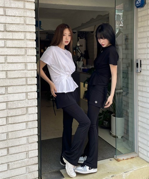 muahmuah(ムーアムーア)の「A'GEM/9 × .kom 『muah muah/ムーアムーア』 LOGOSTITCHHOOKSLEEVELESS/ロゴステッチ スリーブレス(Tシャツ/カットソー・レディース・ホワイト/ブラック・FREE)」の11枚目の写真