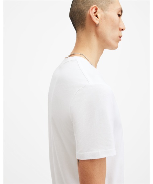 ALLSAINTS（オールセインツ）の「BRACE BRUSHED COTTON CREW NECK T-SHIRT | BRACE ブラッシュ コットン クルーネック Tシャツ（Tシャツ/カットソー・メンズ・ホワイト・S/L/XS/M/XL）」の4枚目の写真