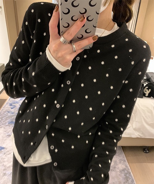 c.u.l（シーユーエル）の「ラウンドネック ドット柄 ニットカーディガン culw767（カーディガン/ボレロ・レディース・ブラック/グレー・FREE）」の2枚目の写真