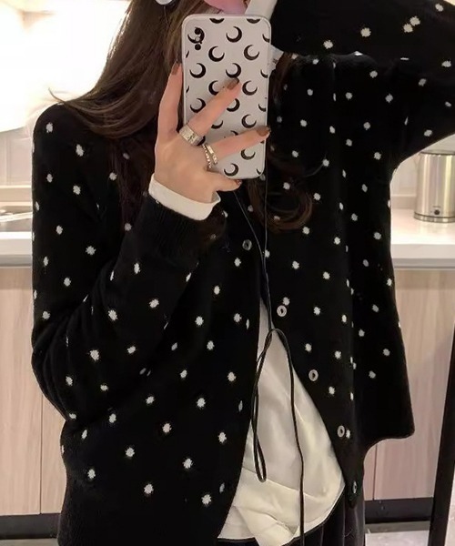 c.u.l（シーユーエル）の「ラウンドネック ドット柄 ニットカーディガン culw767（カーディガン/ボレロ・レディース・ブラック/グレー・FREE）」の4枚目の写真
