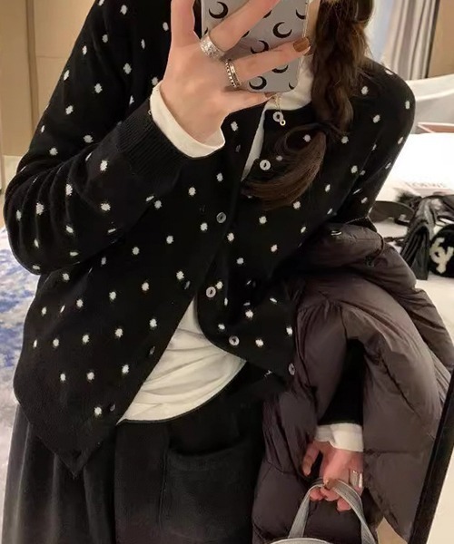 c.u.l（シーユーエル）の「ラウンドネック ドット柄 ニットカーディガン culw767（カーディガン/ボレロ・レディース・ブラック/グレー・FREE）」の8枚目の写真