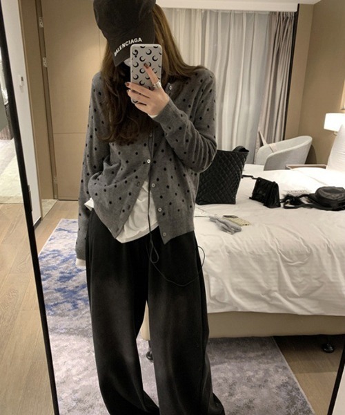 c.u.l（シーユーエル）の「ラウンドネック ドット柄 ニットカーディガン culw767（カーディガン/ボレロ・レディース・ブラック/グレー・FREE）」の11枚目の写真