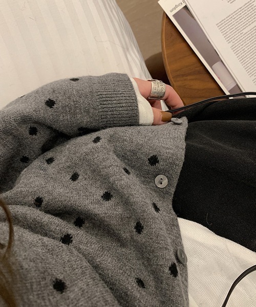 c.u.l（シーユーエル）の「ラウンドネック ドット柄 ニットカーディガン culw767（カーディガン/ボレロ・レディース・ブラック/グレー・FREE）」の13枚目の写真