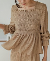 スクエアネックトップス＋リラックスパンツセットアップ