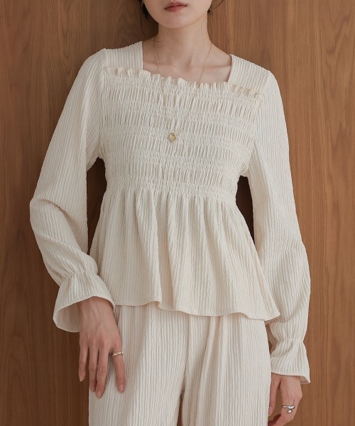 Bab(バブ)の「スクエアネックトップス+リラックスパンツセットアップ(セットアップ・レディース・ベージュ/アイボリー/ブラック・M)」の4枚目の写真