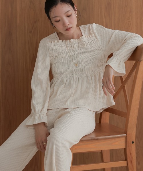 Bab(バブ)の「スクエアネックトップス+リラックスパンツセットアップ(セットアップ・レディース・ベージュ/アイボリー/ブラック・M)」の7枚目の写真