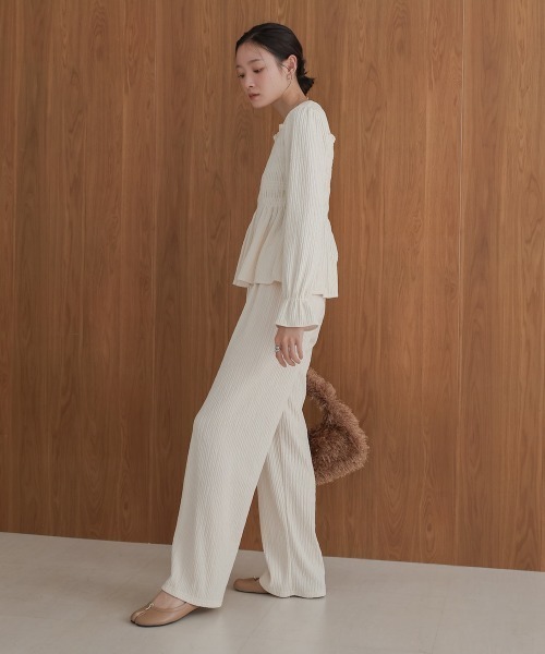 Bab(バブ)の「スクエアネックトップス+リラックスパンツセットアップ(セットアップ・レディース・ベージュ/アイボリー/ブラック・M)」の9枚目の写真