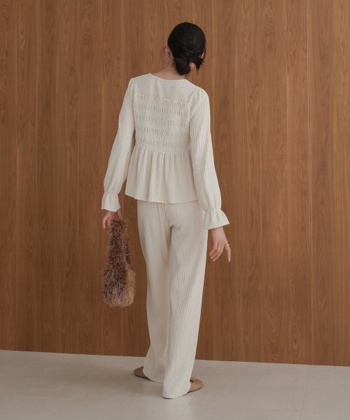 Bab(バブ)の「スクエアネックトップス+リラックスパンツセットアップ(セットアップ・レディース・ベージュ/アイボリー/ブラック・M)」の10枚目の写真