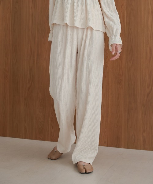 Bab(バブ)の「スクエアネックトップス+リラックスパンツセットアップ(セットアップ・レディース・ベージュ/アイボリー/ブラック・M)」の11枚目の写真