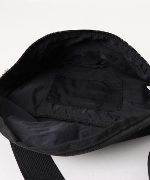 Q（キュー）の「撥水ナイロンウエストポーチ（ボディバッグ/ウエストポーチ・レディース・ブラック/グレー・MEDIUM）」の10枚目の写真