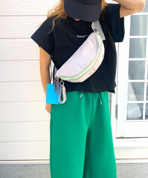 Q（キュー）の「撥水ナイロンウエストポーチ（ボディバッグ/ウエストポーチ・レディース・ブラック/グレー・MEDIUM）」の6枚目の写真