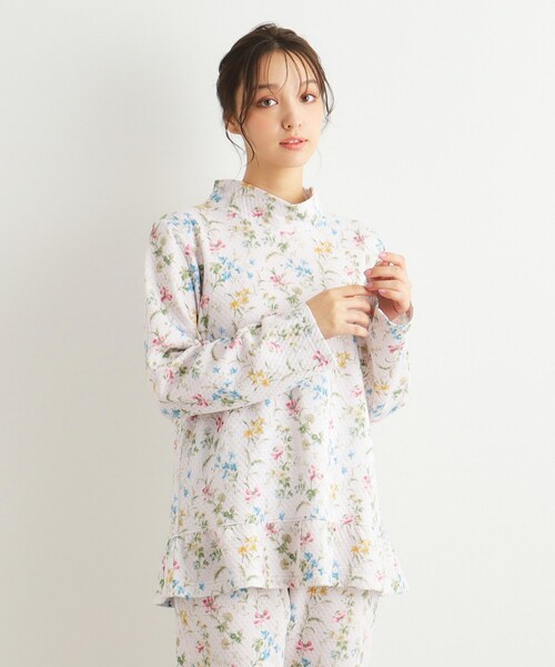 新品タグ付き【LAURA ASHLEY 】婦人パジャマ 浸れ 秋冬物 Mサイズ