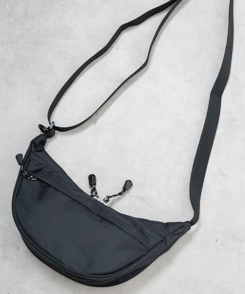 Dickies(ディッキーズ)の「【Dickies(ディッキーズ)】RIPSTOP MT MOON SHOULDER(ショルダーバッグ・レディース・ブラック/カーキ/パープル/チャコールグレー・FREE)」の5枚目の写真