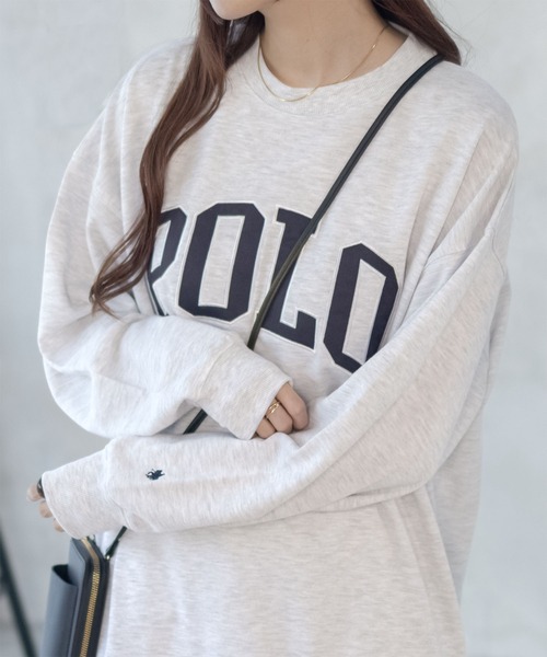 POLO BCS(ポロ ビーシーエス)の「【別注デザイン】POLO BCS ロゴワッペントレーナー スウェット(スウェット・レディース・オートミール/ブルー/ブラック・フリー)」の1枚目の写真