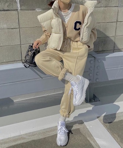 meJane（ミージェーン）の「スタンドカラー 中綿モンスターベスト（ダウンベスト・レディース・ブラック/ライトベージュ・FREE）」の5枚目の写真