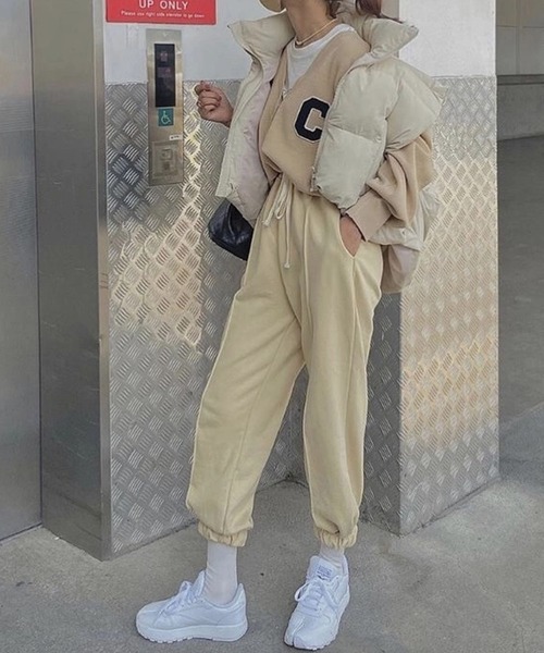 meJane（ミージェーン）の「スタンドカラー 中綿モンスターベスト（ダウンベスト・レディース・ブラック/ライトベージュ・FREE）」の3枚目の写真