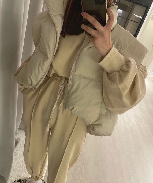 meJane（ミージェーン）の「スタンドカラー 中綿モンスターベスト（ダウンベスト・レディース・ブラック/ライトベージュ・FREE）」の7枚目の写真