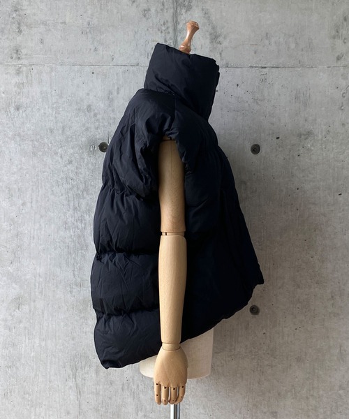 meJane（ミージェーン）の「スタンドカラー 中綿モンスターベスト（ダウンベスト・レディース・ブラック/ライトベージュ・FREE）」の19枚目の写真