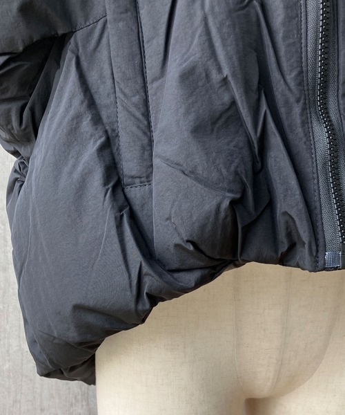 meJane（ミージェーン）の「スタンドカラー 中綿モンスターベスト（ダウンベスト・レディース・ブラック/ライトベージュ・FREE）」の17枚目の写真