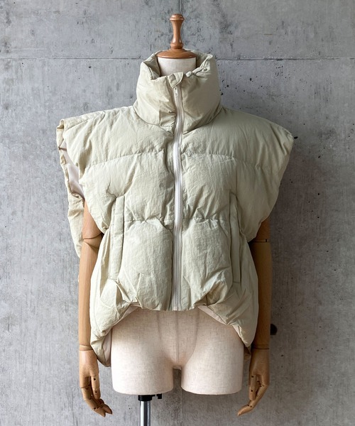 meJane（ミージェーン）の「スタンドカラー 中綿モンスターベスト（ダウンベスト・レディース・ブラック/ライトベージュ・FREE）」の16枚目の写真