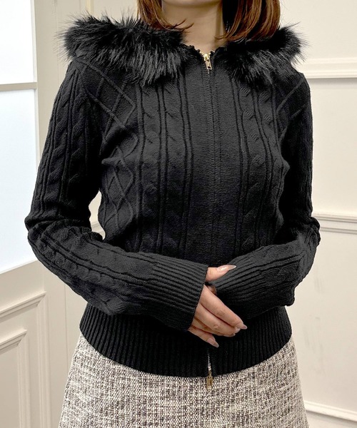 Julia Boutique（ジュリアブティック）の「ファー付きパーカーニットトップス（ニット/セーター・レディース・ピンク/ブラウン/ホワイト/クリーム/グレー/ブラック・ONE）」の3枚目の写真