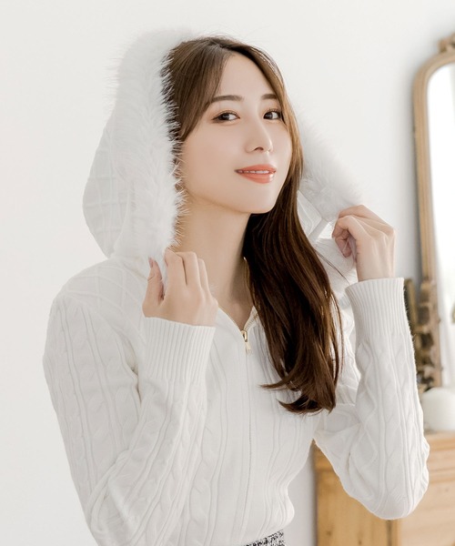 Julia Boutique（ジュリアブティック）の「ファー付きパーカーニットトップス（ニット/セーター・レディース・ピンク/ブラウン/ホワイト/クリーム/グレー/ブラック・ONE）」の13枚目の写真