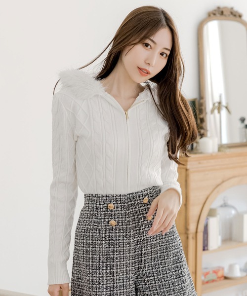 Julia Boutique（ジュリアブティック）の「ファー付きパーカーニットトップス（ニット/セーター・レディース・ピンク/ブラウン/ホワイト/クリーム/グレー/ブラック・ONE）」の9枚目の写真