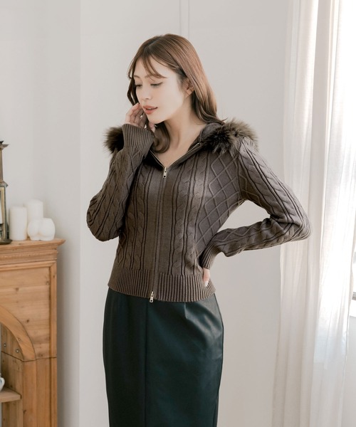 Julia Boutique（ジュリアブティック）の「ファー付きパーカーニットトップス（ニット/セーター・レディース・ピンク/ブラウン/ホワイト/クリーム/グレー/ブラック・ONE）」の22枚目の写真