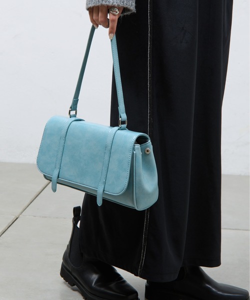 COLONY 2139（コロニートゥーワンスリーナイン）の「ヴィンテージ合皮ワンハンドルフラップバッグ（ハンドバッグ・レディース・ブラック/ブラウン/サックスブルー・FREE）」の3枚目の写真