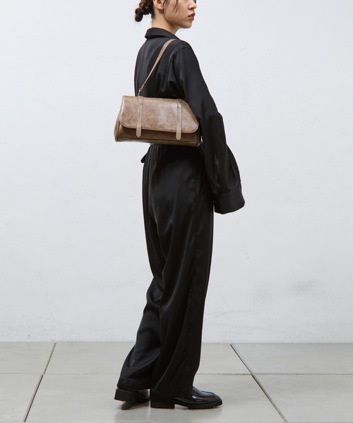 COLONY 2139（コロニートゥーワンスリーナイン）の「ヴィンテージ合皮ワンハンドルフラップバッグ（ハンドバッグ・レディース・ブラック/ブラウン/サックスブルー・FREE）」の15枚目の写真