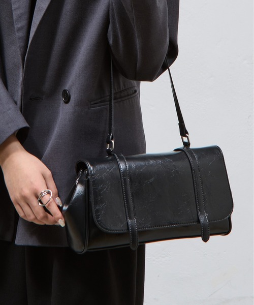 COLONY 2139（コロニートゥーワンスリーナイン）の「ヴィンテージ合皮ワンハンドルフラップバッグ（ハンドバッグ・レディース・ブラック/ブラウン/サックスブルー・FREE）」の4枚目の写真