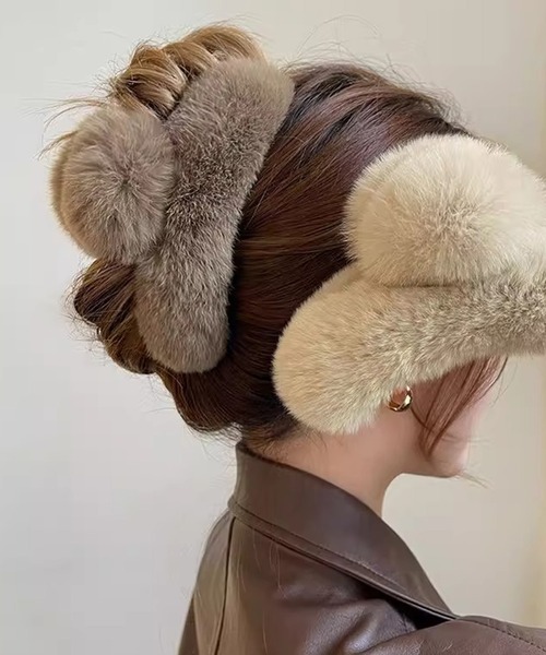 Dita Muaj.(ディータムアージュ)の「ふわふわファークリップ(バレッタ/ヘアクリップ・レディース・アイボリー/ブラック/ブラウン・FREE)」の3枚目の写真