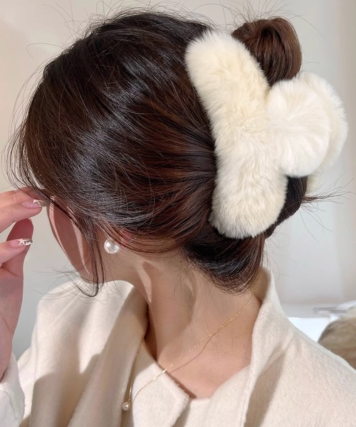 Dita Muaj.(ディータムアージュ)の「ふわふわファークリップ(バレッタ/ヘアクリップ・レディース・アイボリー/ブラック・FREE)」の1枚目の写真