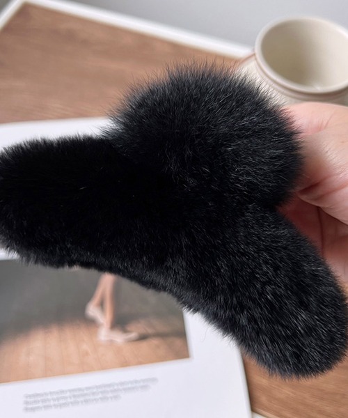 Dita Muaj.(ディータムアージュ)の「ふわふわファークリップ(バレッタ/ヘアクリップ・レディース・アイボリー/ブラック・FREE)」の5枚目の写真