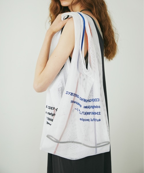 beautiful people（ビューティフルピープル）の「alphabet embroidery marche flip bag（トートバッグ・レディース・グリーン/レッド/ホワイト/ネイビー・FREE）」の2枚目の写真