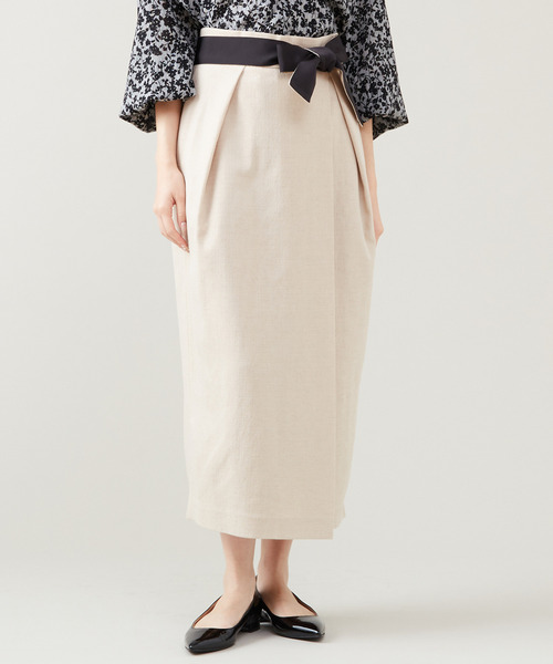 Tiara(ティアラ)の「リボンベルトタックラップスカート(セットアップ可)(スカート・レディース・ブラック/チェック/ベージュ・3/2)」の2枚目の写真