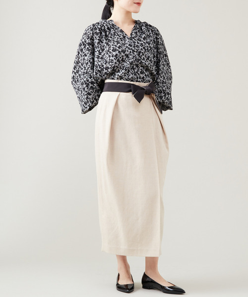 Tiara(ティアラ)の「リボンベルトタックラップスカート(セットアップ可)(スカート・レディース・ブラック/チェック/ベージュ・3/2)」の4枚目の写真