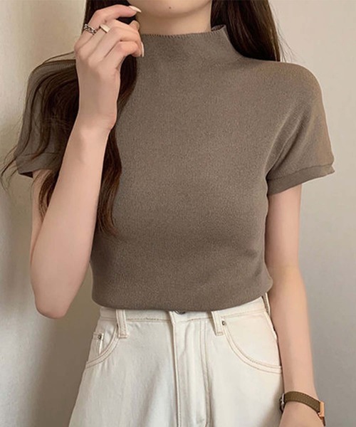 aimoha(アイモハ)の「ボトルネックフィットTシャツ (SS)(Tシャツ/カットソー・レディース・ベージュ/ホワイト/グレー/ブラック/ライトベージュ・FREE)」の5枚目の写真