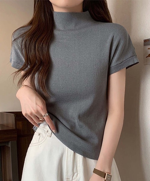 aimoha(アイモハ)の「ボトルネックフィットTシャツ (SS)(Tシャツ/カットソー・レディース・ベージュ/ホワイト/グレー/ブラック/ライトベージュ・FREE)」の4枚目の写真