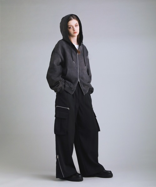 国内外の人気集結！ SOCCE（ソーシー）の「ヴィンテージライクスプレー加工ダブルZIP トップス