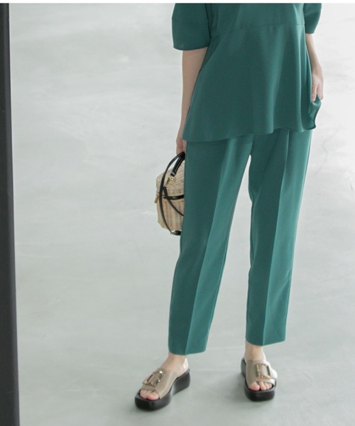 OPAQUE.CLIP（オペークドットクリップ）の「《6色展開/丈が選べる》美脚イージーテーパードパンツ/セットアップ対応【ストレッチ/洗濯機洗い可/防シワ】（その他パンツ・レディース・ブラック/ダークブラウン/ベージュ系7/ブルー系その他/ライトベージュ/グリーン系その他5・01/02/03/42/34/36/38/40）」の5枚目の写真