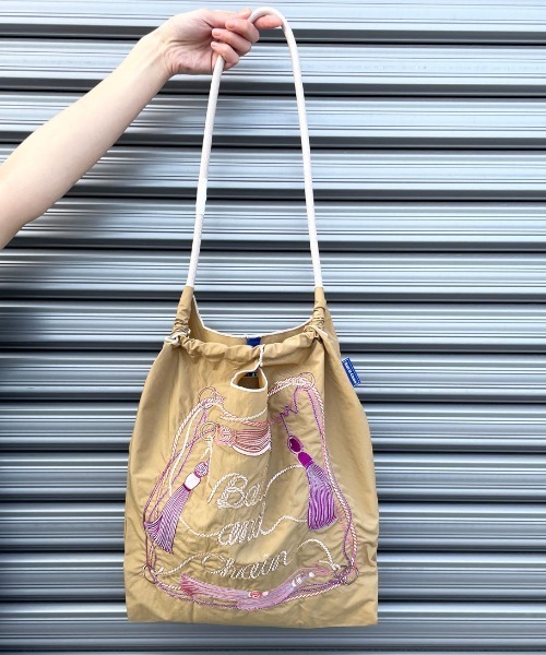Ball&Chain（ボールアンドチェーン）の「[BALL&CHAIN/ボールアンドチェーン] TASSEL 刺繍デザインナイロントートバッグ（トートバッグ・レディース・ベージュ/オレンジ・M）」の18枚目の写真