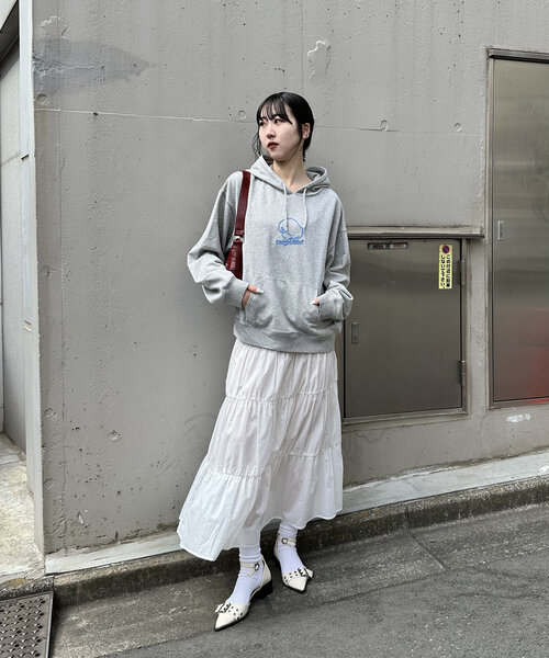 TOKYOGIRL（トーキョーガール）の「WEB限定/2サイズ【TOKYO GIRL/東京ガール】3D刺繍ロゴパーカー（パーカー・レディース・ホワイト/ブラック/グレー・MEDIUM/LARGE）」の4枚目の写真