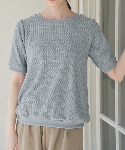 ikka(イッカ)の「幾何学ジャガードプルオーバー(Tシャツ/カットソー・レディース・オフホワイト/ブラック/エメラルドブルー/ダークベージュ・M/L/S)」の1枚目の写真